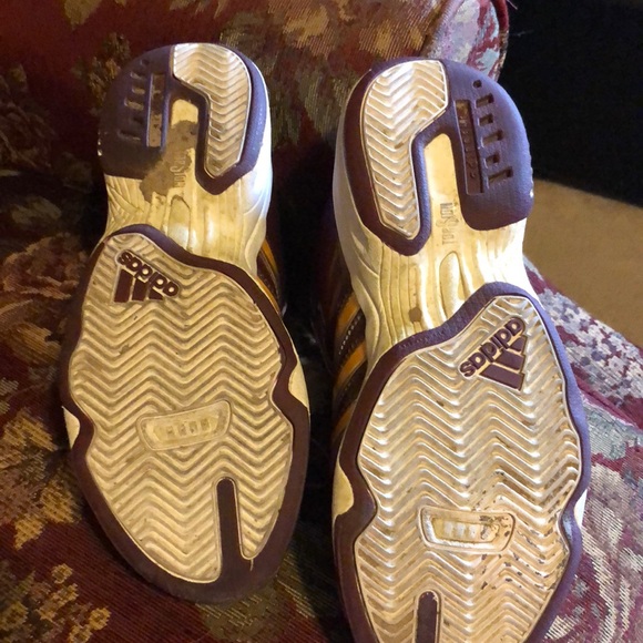 Adidas Basketball Shoe Size 6.5 Kids -8 Woman. - Picture 5 of 5